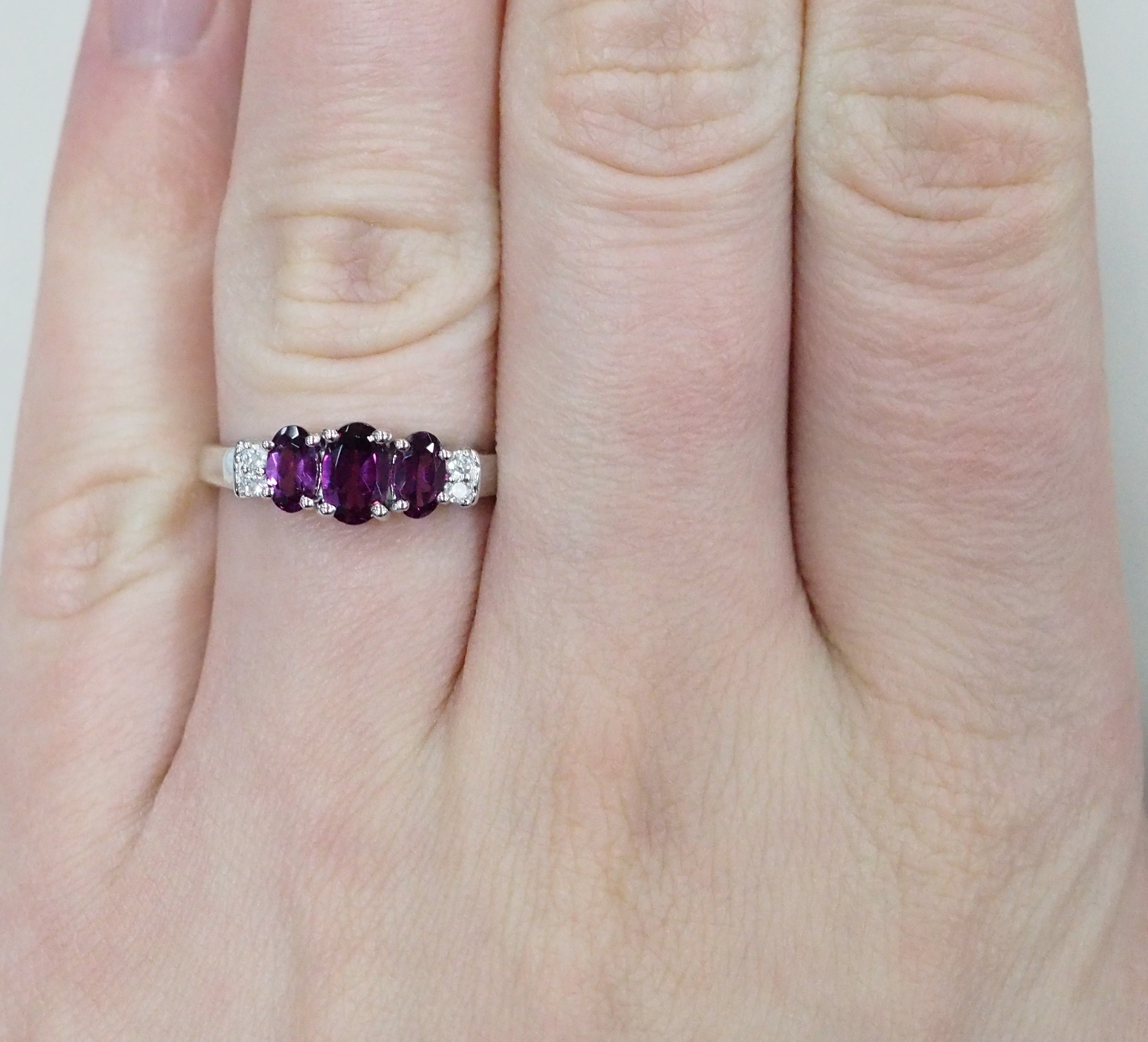 Серебряное кольцо с гранатами Умбалит